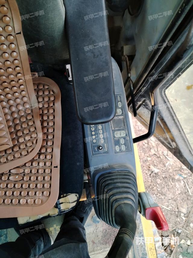 座椅左側(cè)控制臺(tái)/音響/含左手柄（駕駛室部分）