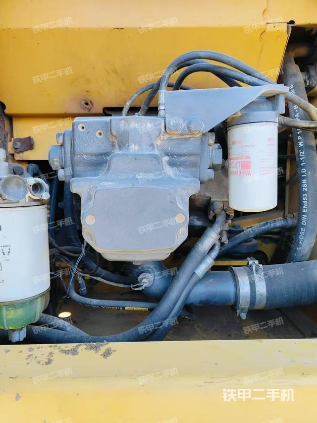 液壓泵艙室正面整體（整機(jī)外觀）