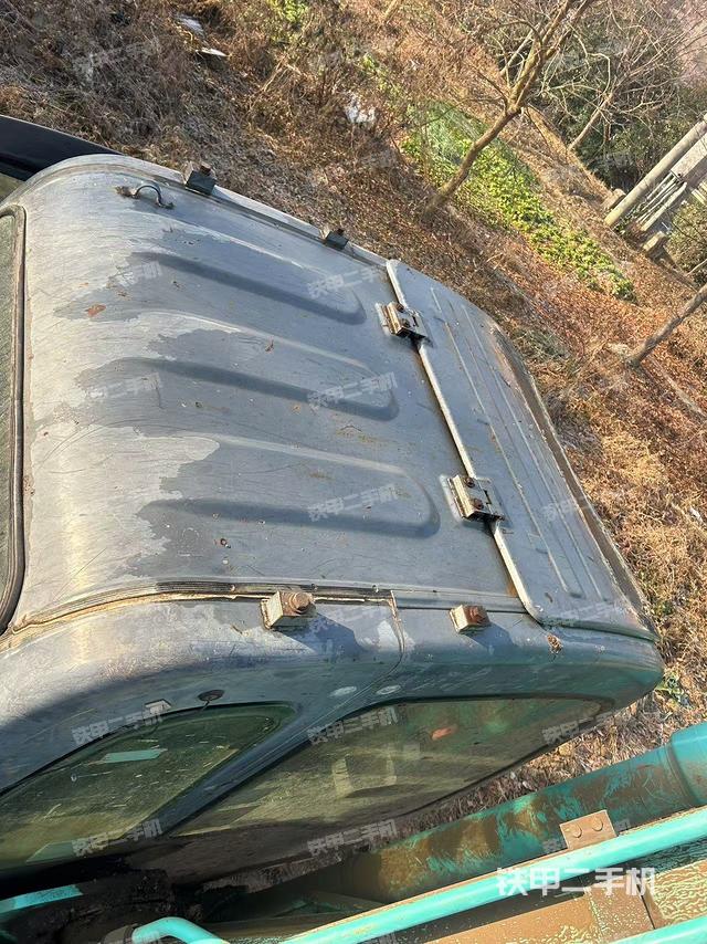 驾驶室顶部（整机外观）