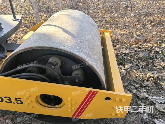前車架正右側(cè)(壓路機(jī)前后車架) 前車架正右側(cè)(壓路機(jī)前后車架)