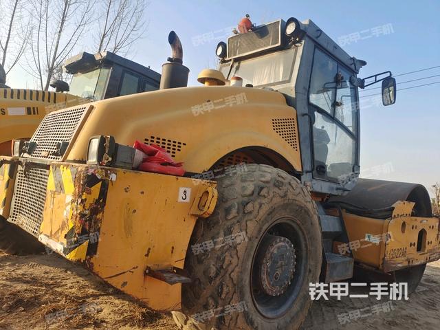 右后45°（壓路機(jī)整機(jī)外觀）