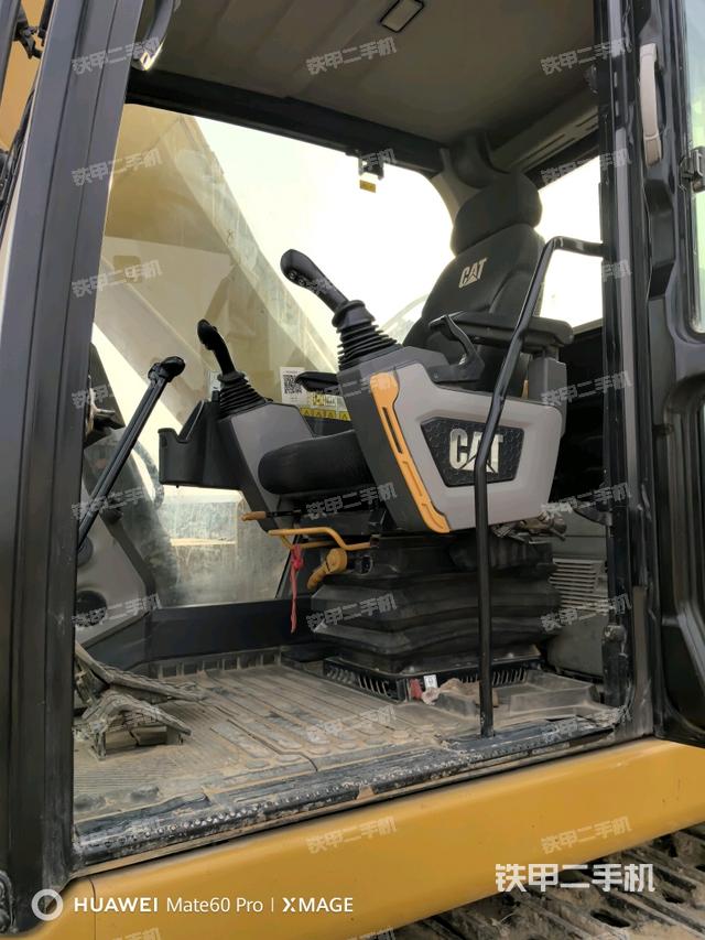 后窗玻璃角標（駕駛室部分）