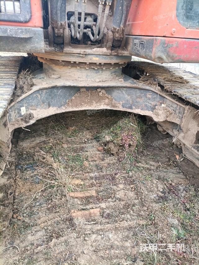 转盘和下车架正前（工作和回转装置）