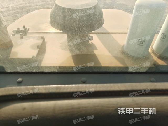 駕駛室內座椅、儀表操作手柄全景（壓路機駕駛室）