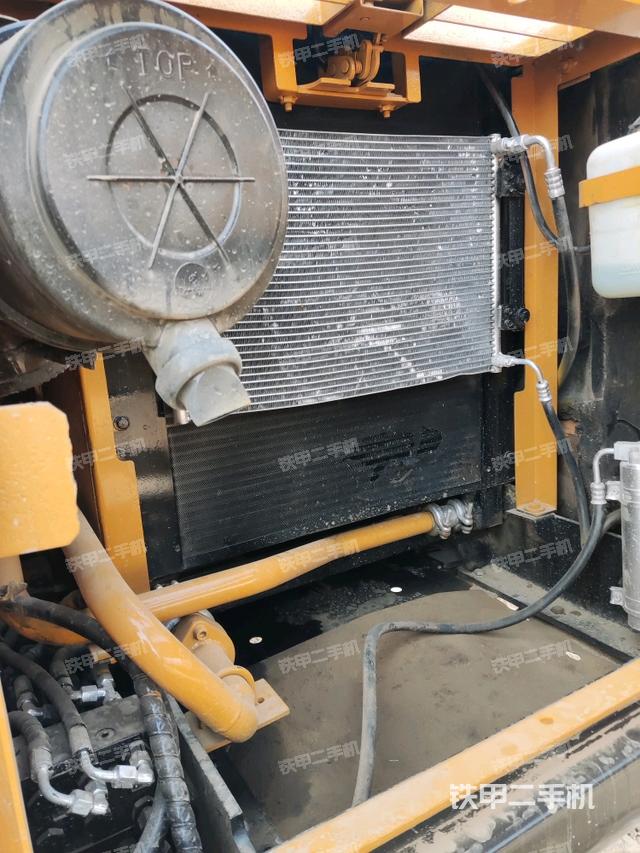 散熱器正面(大件艙室) 散熱器正面(大件艙室)