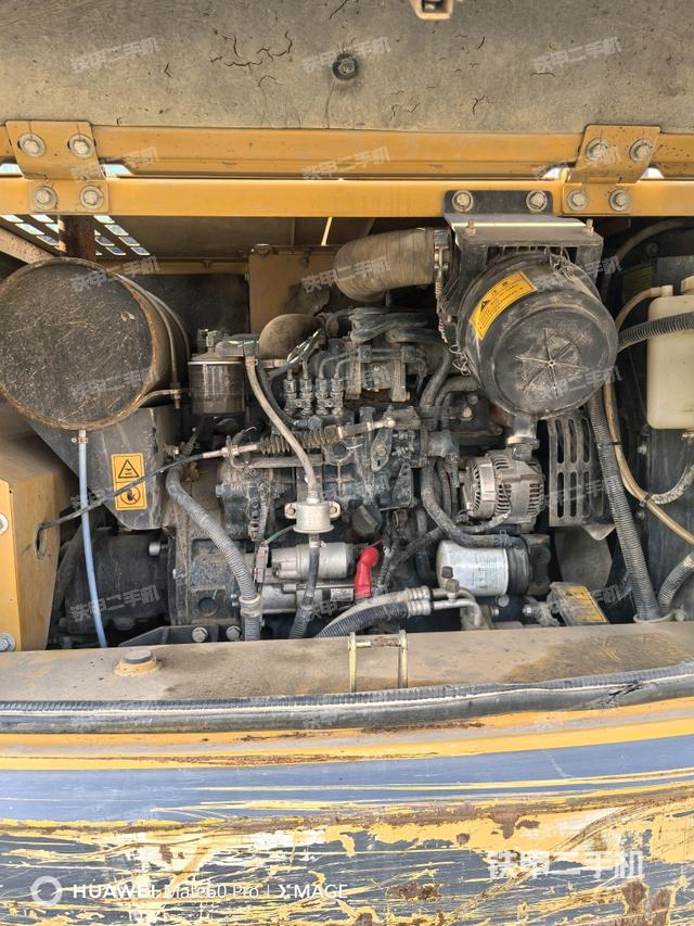 回轉(zhuǎn)馬達(dá)和主控閥（整機(jī)外觀）