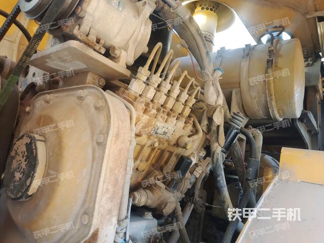 柴油泵全景（壓路機(jī)發(fā)動(dòng)機(jī)艙）