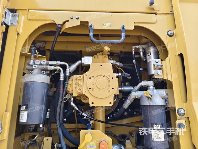 液壓泵艙室正面整體（整機(jī)外觀）