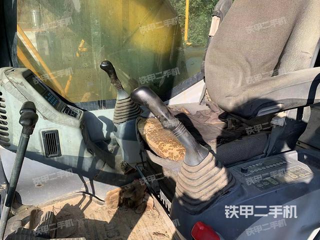 駕駛室整體(整機外觀) 駕駛室整體(整機外觀)