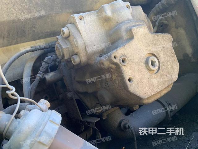 液壓泵艙室正面整體(整機外觀) 液壓泵艙室正面整體(整機外觀)
