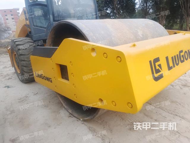 前車架正左側(cè)（壓路機前后車架）