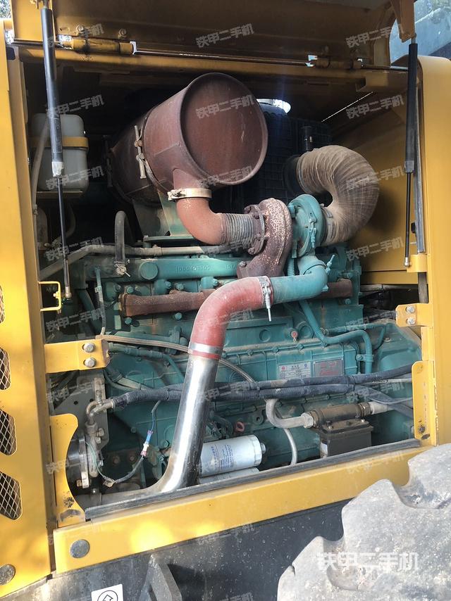 发动机右侧（整机外观及大件）