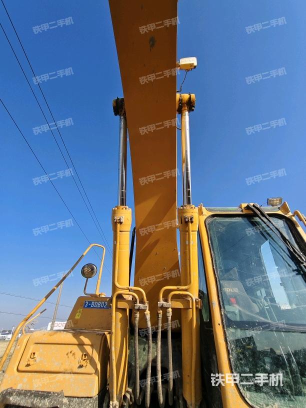 大臂油缸整體?豎拍（工作和回轉(zhuǎn)裝置）