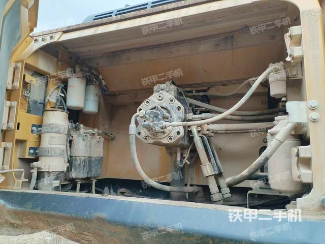 液壓泵艙室正面整體（整機(jī)外觀）