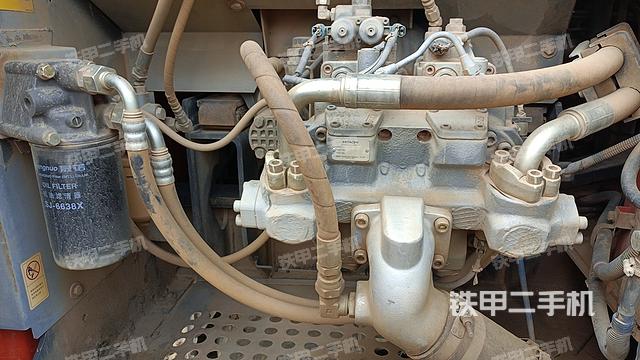 液壓泵艙室正面整體(整機(jī)外觀) 液壓泵艙室正面整體(整機(jī)外觀)