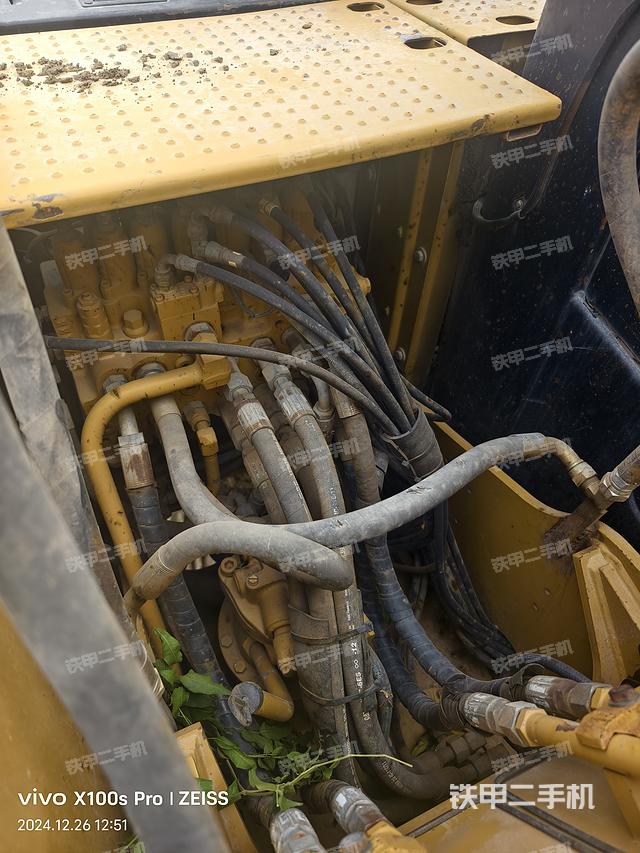 回转马达和主控阀（整机外观）