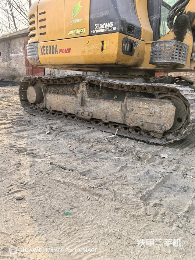 單側(cè)履帶整體（整機(jī)外觀）