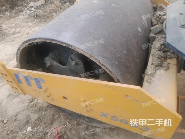 前輪左側(cè)減震塊連接及部件（壓路機前后車架）