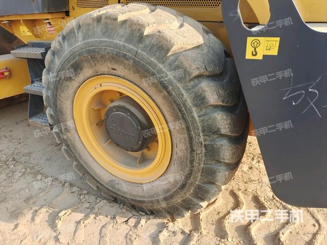 前輪左側減震塊連接及部件（壓路機前后車架）