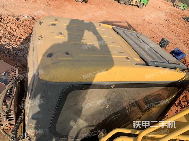 駕駛室頂部（整機外觀）