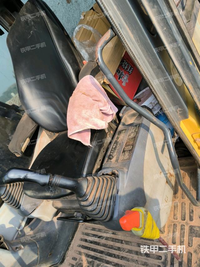 座椅左側(cè)控制臺(tái)/音響/含左手柄（駕駛室部分）