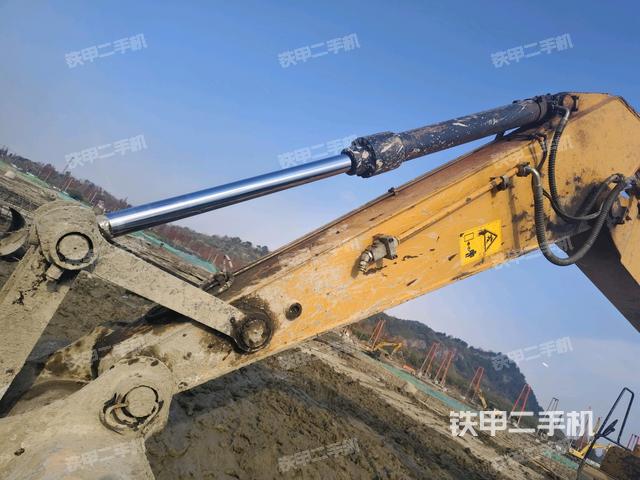 小臂整體左后(工作和回轉(zhuǎn)裝置) 小臂整體左后(工作和回轉(zhuǎn)裝置)