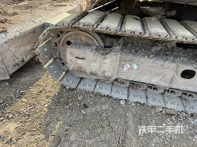 右驅(qū)動輪（行走機(jī)構(gòu)）