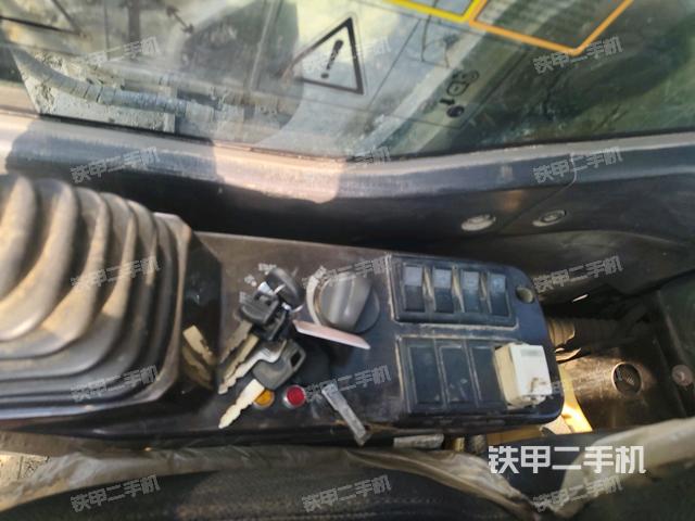 座椅右側(cè)控制臺/鑰匙門/油門/含右手柄(駕駛室部分) 座椅右側(cè)控制臺/鑰匙門/油門/含右手柄(駕駛室部分)
