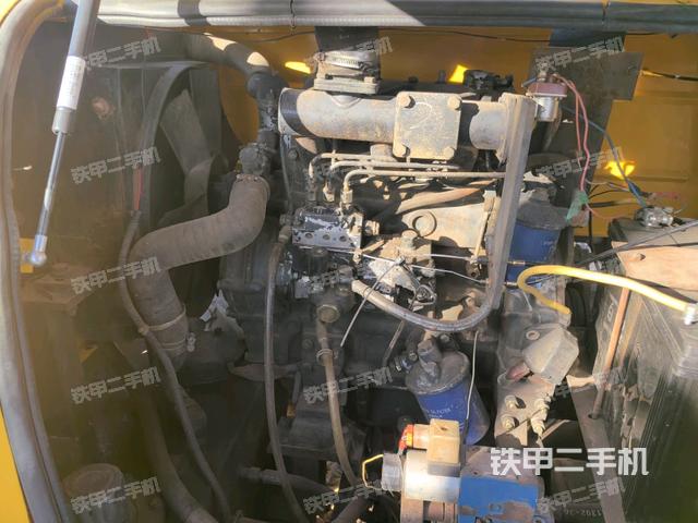 發(fā)動機(jī)上部全景(壓路機(jī)發(fā)動機(jī)艙) 發(fā)動機(jī)上部全景(壓路機(jī)發(fā)動機(jī)艙)