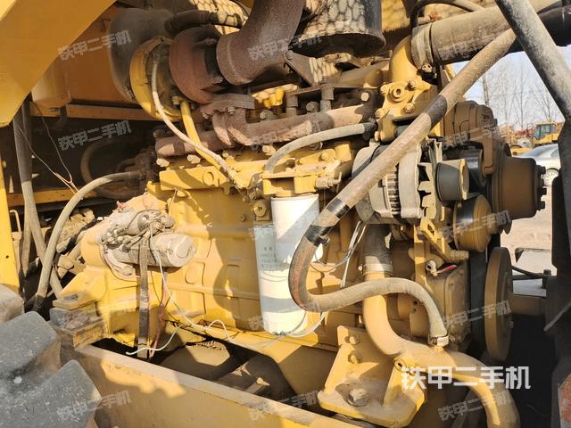 發(fā)動機(jī)艙全景（壓路機(jī)發(fā)動機(jī)艙）