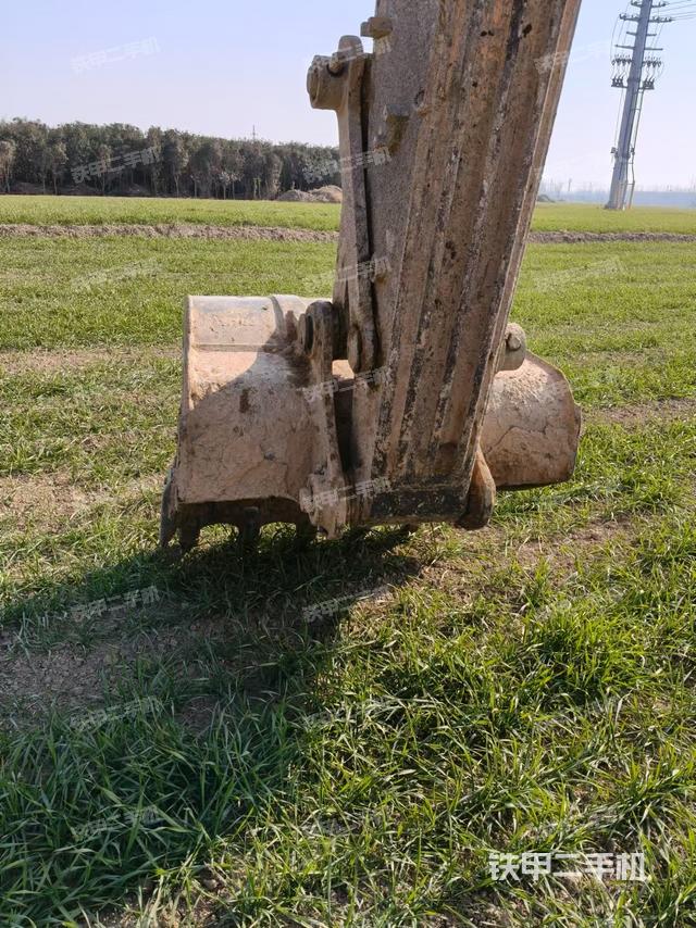 駕駛室頂部（整機外觀）