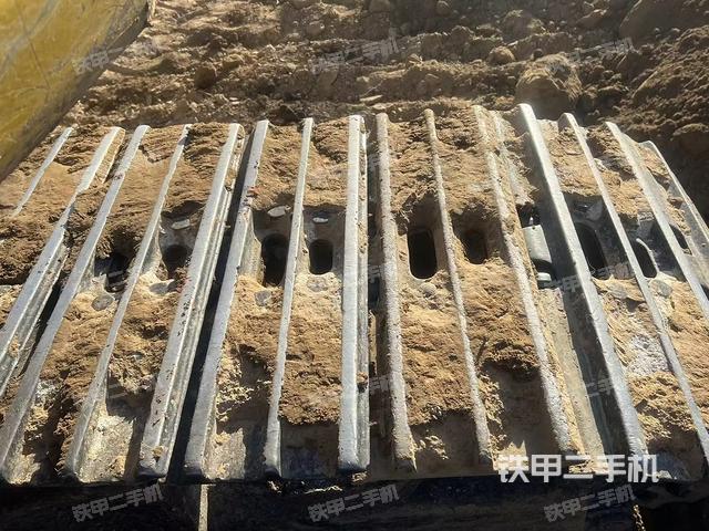 小松PC200-8挖掘机的设备实拍-第3张实拍照片