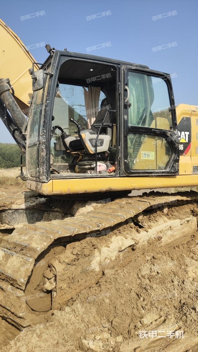 駕駛室整體(整機(jī)外觀) 駕駛室整體(整機(jī)外觀)