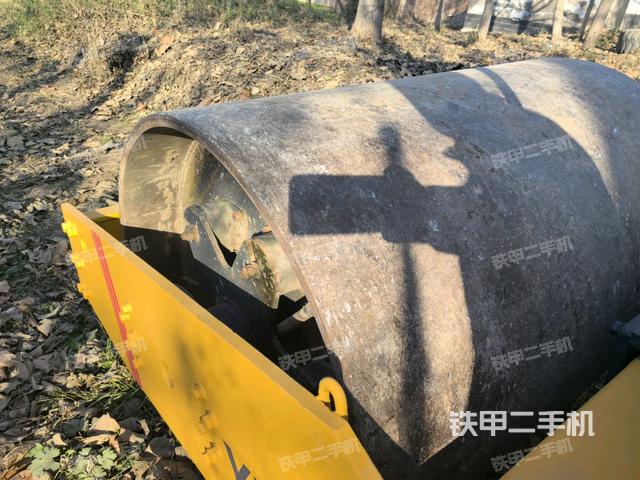 正后側(cè)(壓路機(jī)前后車架) 正后側(cè)(壓路機(jī)前后車架)