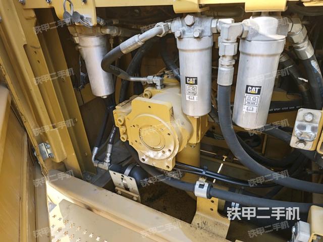 液壓泵艙室正面整體(整機(jī)外觀) 液壓泵艙室正面整體(整機(jī)外觀)