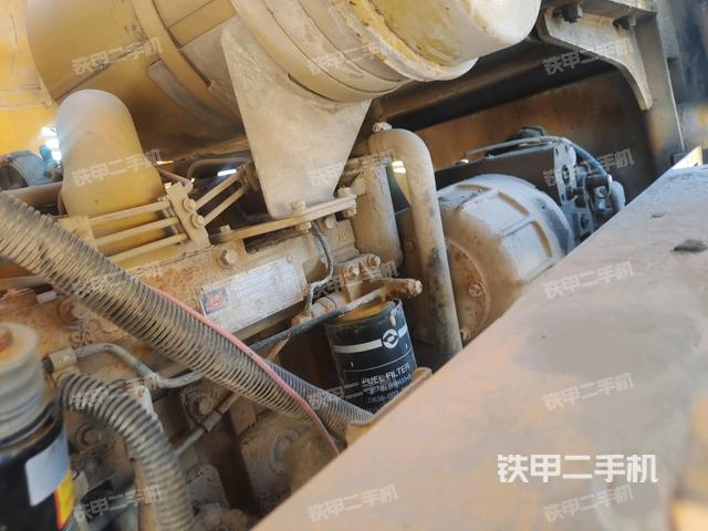 分動(dòng)箱或變速箱（壓路機(jī)發(fā)動(dòng)機(jī)艙）