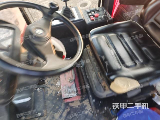 駕駛室側(cè)向上照全景（壓路機駕駛室）