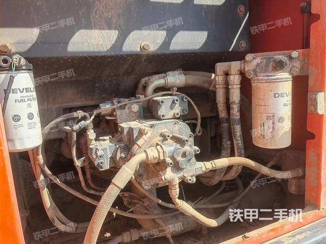 液壓泵艙室正面整體(整機(jī)外觀) 液壓泵艙室正面整體(整機(jī)外觀)