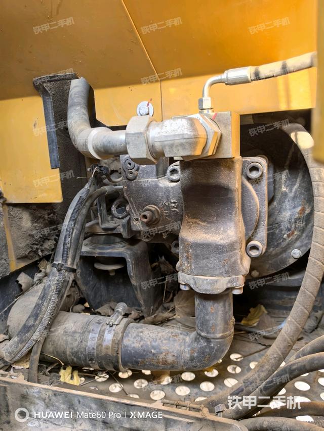 液壓泵艙室正面整體（整機(jī)外觀）