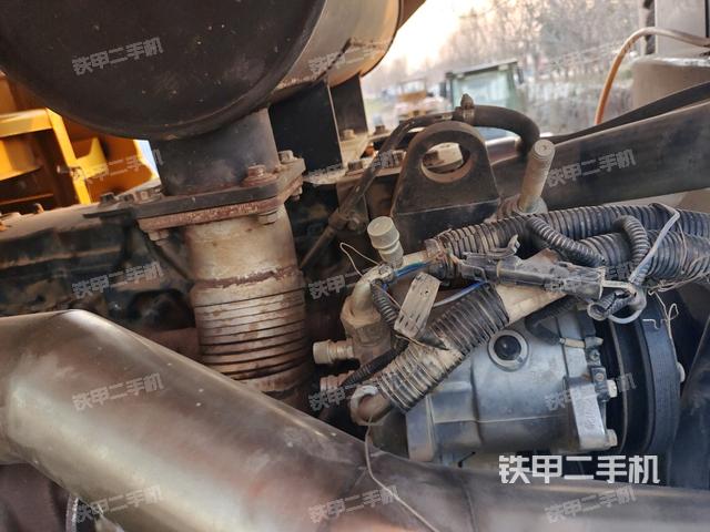 操作臺全景（壓路機駕駛室）