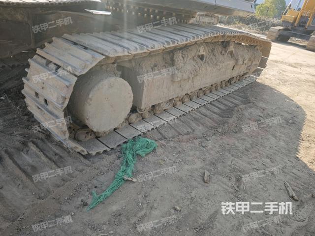 單側(cè)履帶整體(整機外觀) 單側(cè)履帶整體(整機外觀)