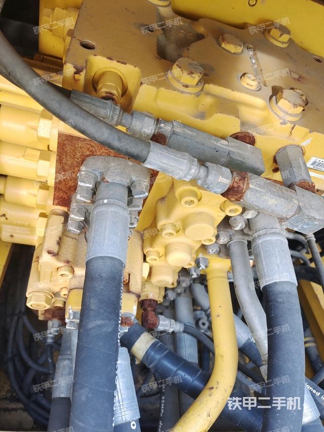 發(fā)動(dòng)機(jī)室（上車(chē)部件）