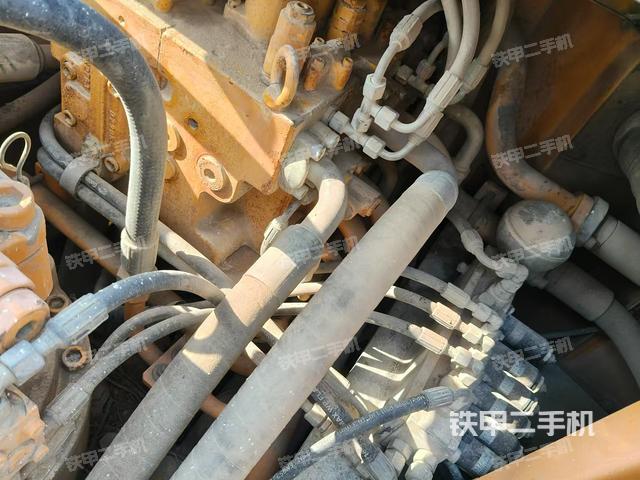 回轉(zhuǎn)馬達(dá)和主控閥（整機外觀）