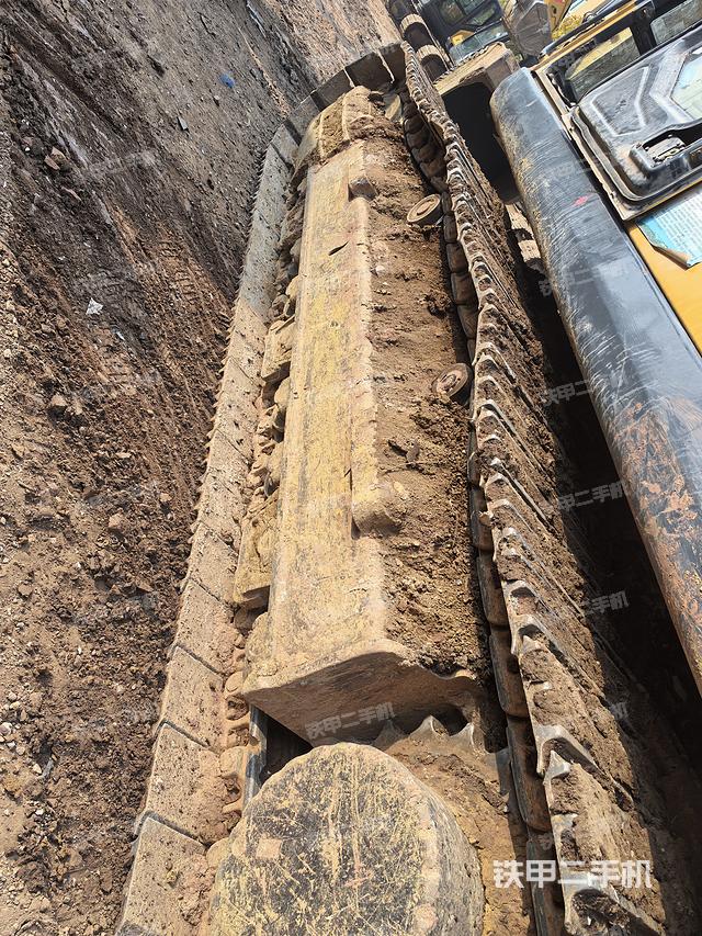 單側履帶整體(整機外觀) 單側履帶整體(整機外觀)