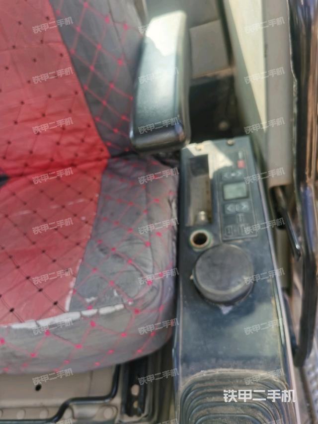 大臂背部俯视(工作和回转装置) 大臂背部俯视(工作和回转装置)