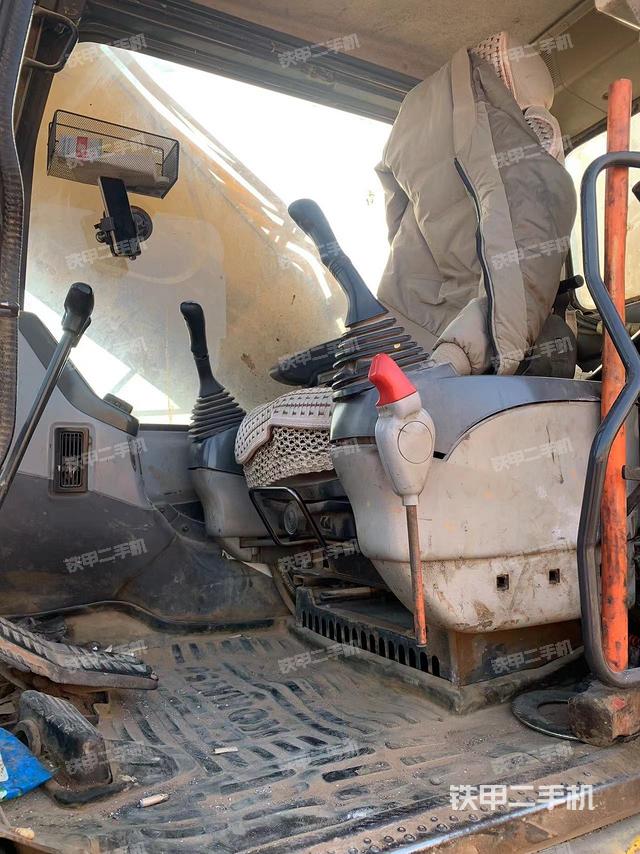 駕駛室整體（整機外觀）