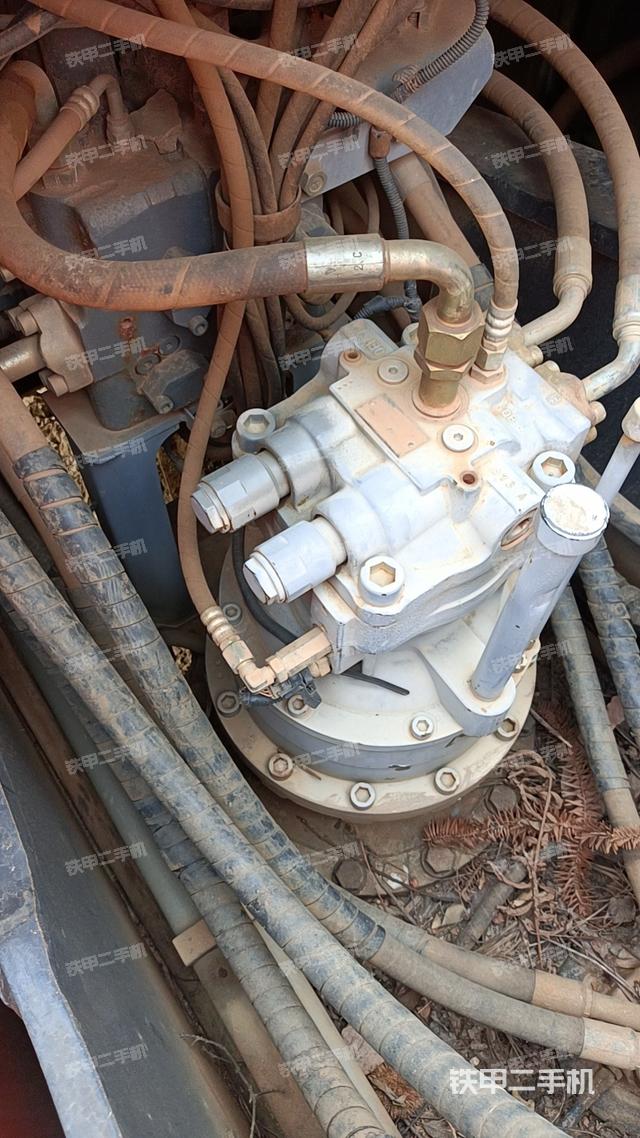 回轉(zhuǎn)馬達(dá)和主控閥(整機(jī)外觀) 回轉(zhuǎn)馬達(dá)和主控閥(整機(jī)外觀)