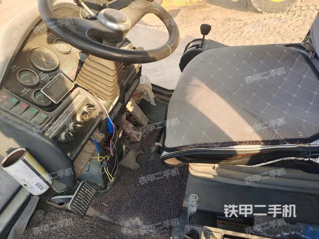 駕駛室外頂全景（壓路機(jī)駕駛室）