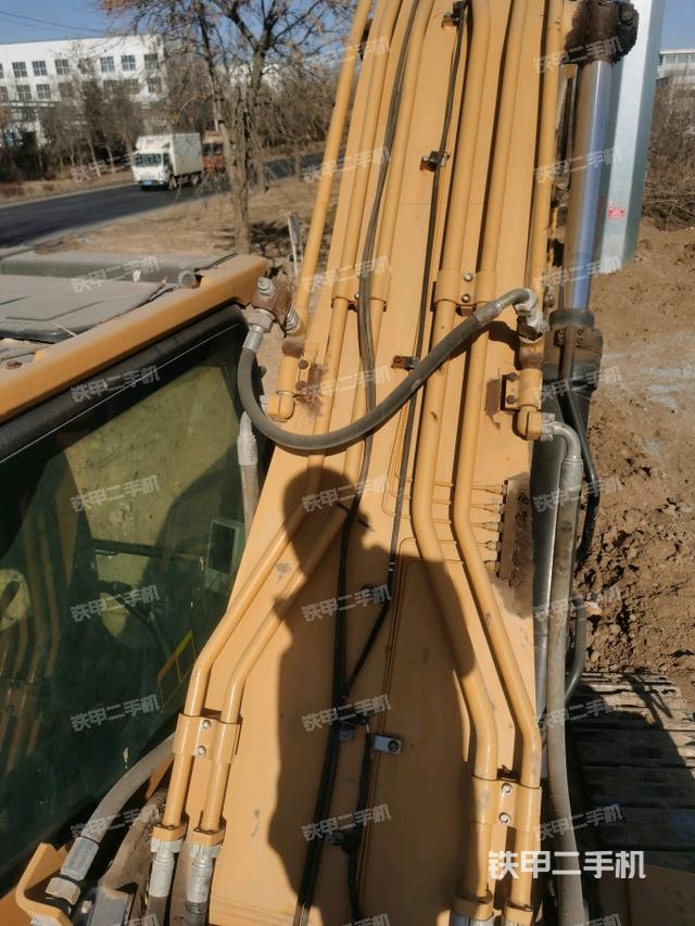 转盘和下车架正前(工作和回转装置) 转盘和下车架正前(工作和回转装置)