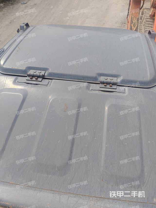 驾驶室顶部（整机外观）